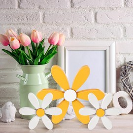 Yousoontic 3pcs Daisy Decor Wood Flowers Decortion Farmhouse Tabletop Sign 6 Petal Daisy Decoration Boho Flower Standing Table Centerpieces Spring Tiered Tray Decor for Desk Home Kitchen