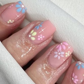 Spring Summer Flower Press on Nail Short Square Fake Nails with Colorful Floral Design Daily Stick on Nails Daisy False Nails Matte Pink Nail Glue Artificial Acrylic Nails for Women Girls 24Pcs