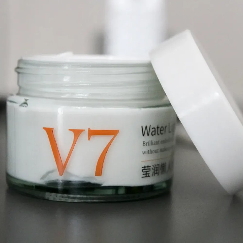Bioaqua V7 Crema Hidratación Profunda y Blanqueamiento, 50 g