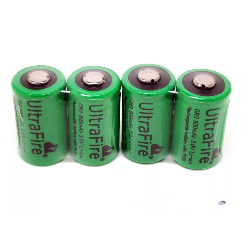 UltraFire 4x 800mAh 3.0V Rechargeable Battery + 1x Charger For