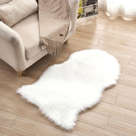 Meeteu Faux Lambskin Sheepskin Rug, Faux Fur, Decorative Fur in Super Soft Faux Lambskin Rug, Longhair Fur Look, Imitation Wool Bed Rug, Sofa Mat (White, M (60 x 90 cm))