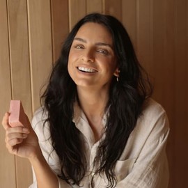 Shampoo y Acondicionador en Barra AMAI Natural – Hidratante y Reparador, Cabello Seco o Maltratado, Con Karité, Rosas y Almendras – Sin Sulfatos, Vega