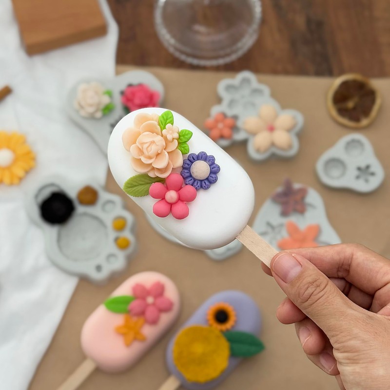 5 moldes de silicona para flores y hojas