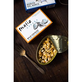 Matiz España Wild Cockles from Galicia, Spain in Natural Sea Salt Brine (4 oz.) Spanish Berberechos, Small Clams, Hand Packed, Size 45/55 (Pack of 1)