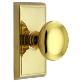 Providence Door Set with Round Brass Knobs Privacy in Polished Brass. Doorsets.