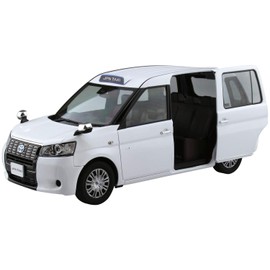 Aoshima Bunka Kyozai 1/24 The Model Car Series No. 9 Toyota NTP10 JPN Taxi 2017 Super White II Plastic Model