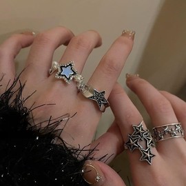 TUCEWP 4Pcs Vintage Star Rings for Women Y2k Sparkly Rhinestones Pearl Star Statement Rings Punk Grunge Goth Chunky Rings Silver Adjustable Open Ring Set Fashion Christmas Birthday Jewelry Gift