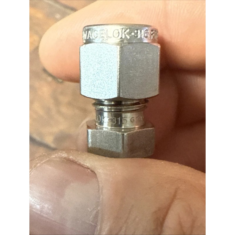 Swagelok SS-400-R-2 1/4 - 1/8" Stainless Steel Fitting Reducer Free