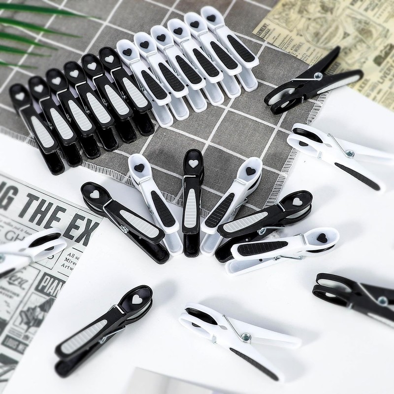 Vinsani Plastic Clothes Pegs 48 Piece Set Black and White