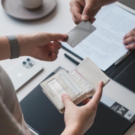 Vulkitty Leather Business Card Holder for Women, Ladies Wallet Credit Card Case Crocodile Pattern with ID Window Holds Up to 40 Business Cards (Beige)