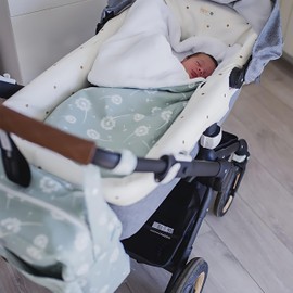Blanket or footmuff for the baby seat or cot Extra large pack sack 93 x 93 serves as a padded winter blanket with zip.