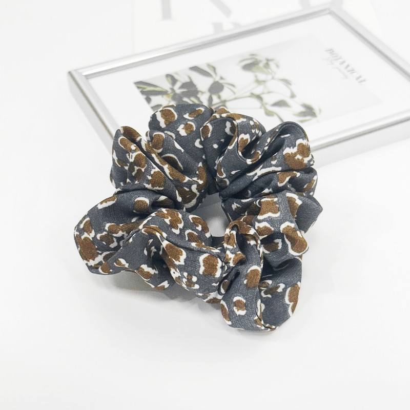 Burnaby Mocha Round Charcoal Scrunchie / 버나비 모카 라운드 차콜