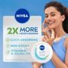 NIVEA Crema Hidratante Suave Y Ligera Con Vitamina E Y