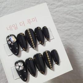 Chic black nails Handmade nail tips - long stiletto / 시크블랙 네일 수제네일팁 - 롱 스틸레토
