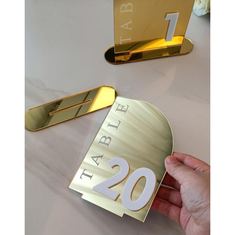 Números de mesa acrílico con espejo semiarqueado dorado para bodas