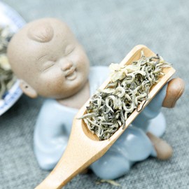 MoLiHuaCha 茉莉花茶 Jasmine Tea in Heng County, China. The taste is rich and mellow, the leaves are tender and even, and it is resistant to brewing. Jasmine Green Tea Loose Leaf Blend 250g, Iron box.