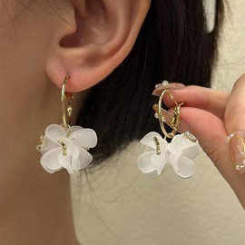 Xduargs Boho Acrylic Flower Hoop Earrings Crystal Floral Dangle Earring Vintage Resin Flower Drop Earring Crystal Floral Dangle Earring Round Hoop Statement Studs Jewelry for WomenWhite)