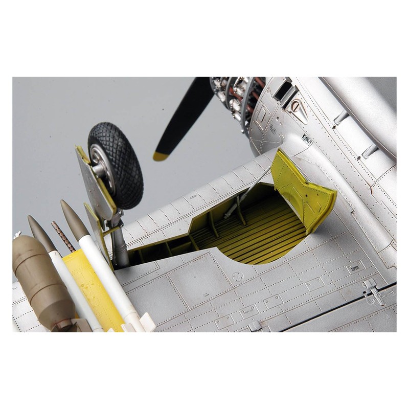 Trumpeter 1/32 P47D Thunderbolt Late Variant Fighter Model Kit