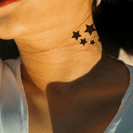 Sterne Tattoo - Temporalis® | Temporäres Tattoo - Vegane und wasserfeste Tinte - EU-zertifizierte Kosmetik - Haltbarkeit 1-2 Wochen