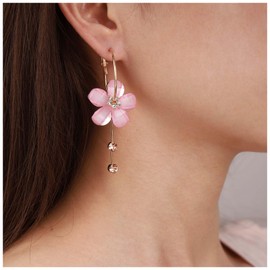 Cybche Boho Acrylic Pink Flower Dangle Earrings Pink Crystal Flower Drop Earrings Acrylic Flower Earrings Resin Flower Hoop Earrings Flower Tassel Earrings Jewelry for Women