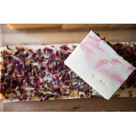 Jabón de oliva (2 piezas) (Rosa silvestre) con extracto de rosas, hidrata y suaviza ti piel.