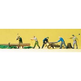 Preiser 10495 Lumberjacks with Tree Trunks (5)