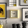 JONES CLOCKS® Mustard Quadratische Retro Wanduhr Modern Farbdesign Perfekt als