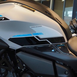 Resin Bike Motorbike 3D Stickers Compatible with Yamaha MT-07 2025 Ice Storm. Bike Tank Side Protector Grip from Impact and Scratches. Sticker 3D Resin Gadget Moto