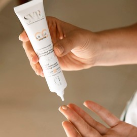 SVR CLAIRIAL CC Cream SPF50+ 3-in-1 Tinted Brown Spot Correcting Unifying Face Concealer, Very High UVA, UVB, Visible Light Protection, 40ml (Shade Light)