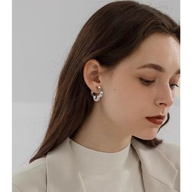 INNERDIVA Silver Plated Flower Hoop Earrings for Women Minimalist Silver Geometric Huggie Earrings for Women Jewelry Present