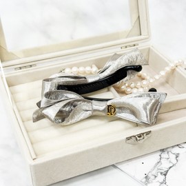 Burnaby Silver Lovely Ribbon Banana Pin / 버나비 실버 러블리 리본 바나나핀