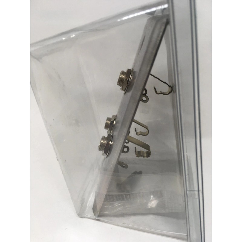 Rapco International | Single Gang Wallplate w/ 3 Triangle #11