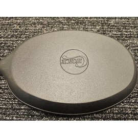 Choice 9.25" x 7" Oval Pre-Seasoned Cast Iron Fajita Skillet Handle 176CI10SGHD