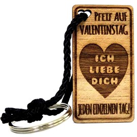 Lieblingsmensch Wooden keyring, model: whistle on Valentine's Day