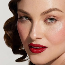 Besame - Juego De Esmaltes De Labios Y Uñas De Color Rojo Fe