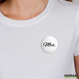 HUURAA Button Mrs Lettering Badge 59 mm with Motif Wedding Gift Idea for Friends and Family