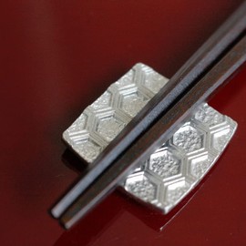 Tin Chopsticks Rest Auspicious Crest Set of 5 in Paulownia Box