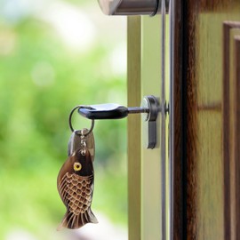 UNDERPINE Handcrafted Buffalo Horn Fish Keychain, Natural Material, Feng Shui Lucky Charm Design