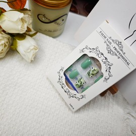 24Pcs White Flower Press on Nails Spring Summer Fake Nails Short Square False Nails with Daisy Design Reusable Acrylic Nails Full Cover Glossy Stick on Nails for Women Girls Spring Summer Nail Art