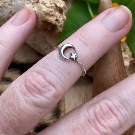 The Unbranded Brand Sterling silver Moon And Star Toe Ring Midi Ring