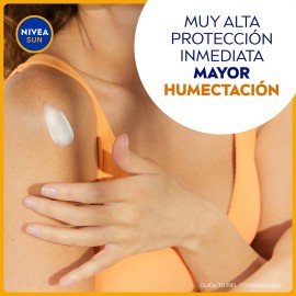 NIVEA Sun Protección & Hidratación Protector Solar Corporal FPS50+ 200ml Bloquedor Hidratante, resistente al agua y al sudor con Pantenol para todo tipo de piel