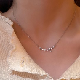 Allereya Vintage Crystal Flower Pendant Necklace Crystal Flower Necklace Silver Cz Crystal Necklace Rhinestone Choker Necklace Jewelry for Women and Girls