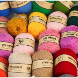 RYNJ JIASIYAHE Wool Yarn, 100% Wool Yarn for Knitting- Yarn Set of 250g/8.8oz- 4 Medium(2mm) Warm and Soft Yarn for Hand Knitting and Crocheting - Soft Yarn for Hand Knitting & Crocheting