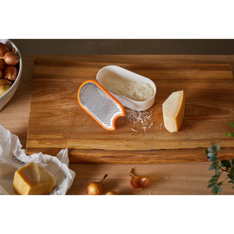Fiskars Box Grater, With Container, Dimensions: 16.8 x 9.0 cm,
