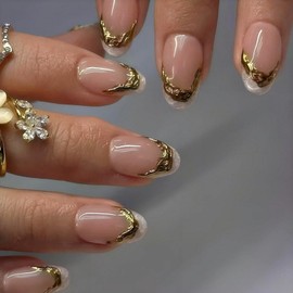 Rchovsam Short Round Press on Nails French Tip Fake Nails Gold Strip Designs False Nails Gold Stick on Nails Acrylic Full Cover Nails Press Ons Gift for Women 24pcs