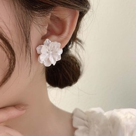 Dervivea Boho White Flower Earrings Resin Flower Stud Earrings Acrylic Flower Camellia Earrings Large Camellia Earrings Flower Wedding Flower Earrings For Women And Girls