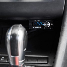 NVX XVRC2 - driver universal de nivel de perilla de graves con voltímetro digital incorporado, visualización LED azul, control remoto de ganancia e interruptor de encendido/apagado del amplificador