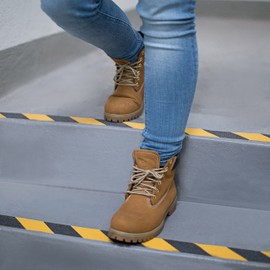 Relaxdays 5 m Grip Tape Anti Non-Slip Steps Traction for Indoor and Outdoor Use, 50 mm, Black-Yellow, Synthetic Fiber 500 x 5 x 5 cm