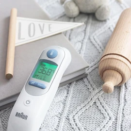 Braun ThermoScan 5 In-Ear IR Thermometer Probe - Digital Thermometer - Pre-Warmed Tip, Unique Positioning System, Memory Recall, Night Light Feature - Suitable for Children & Adults