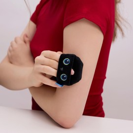 Momo's Workshop Black Cat Velour Powder Puff